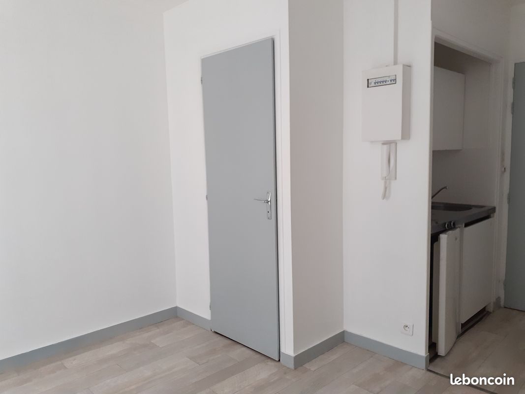 Loue studio plein centre de Poitiers - Poitiers 86000 (image principale 0)