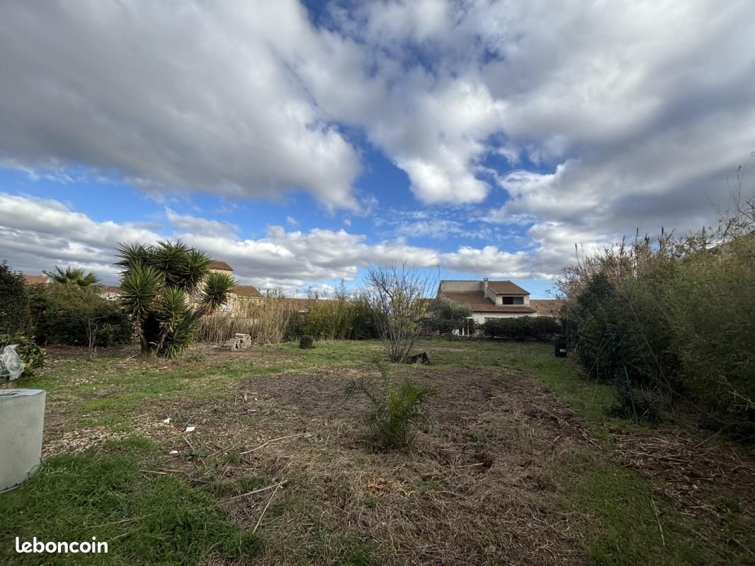 Terrain 587 m² Montblanc · 159 000 €