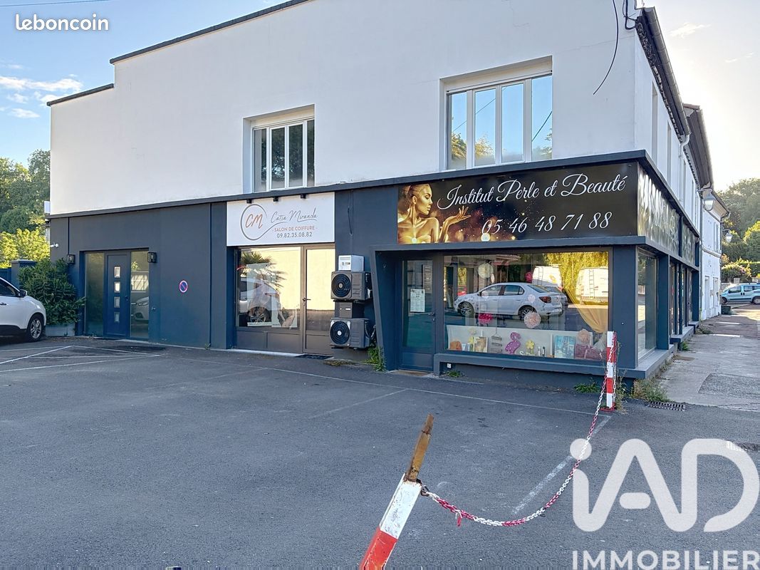 Local commercial 365 m² · à Montguyon · 365 m² · 399 000 €