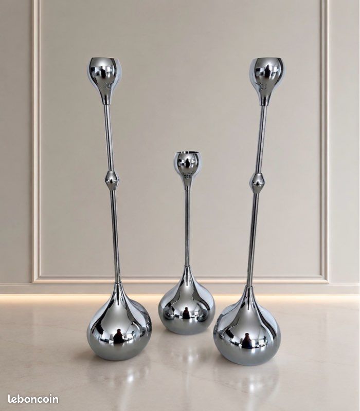 Lot de trois bougeoirs en métal argenté (image 1)