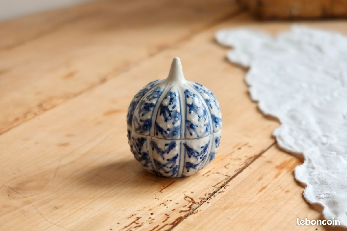 Mini boîte vintage en porcelaine bleu et blanc (image 2)