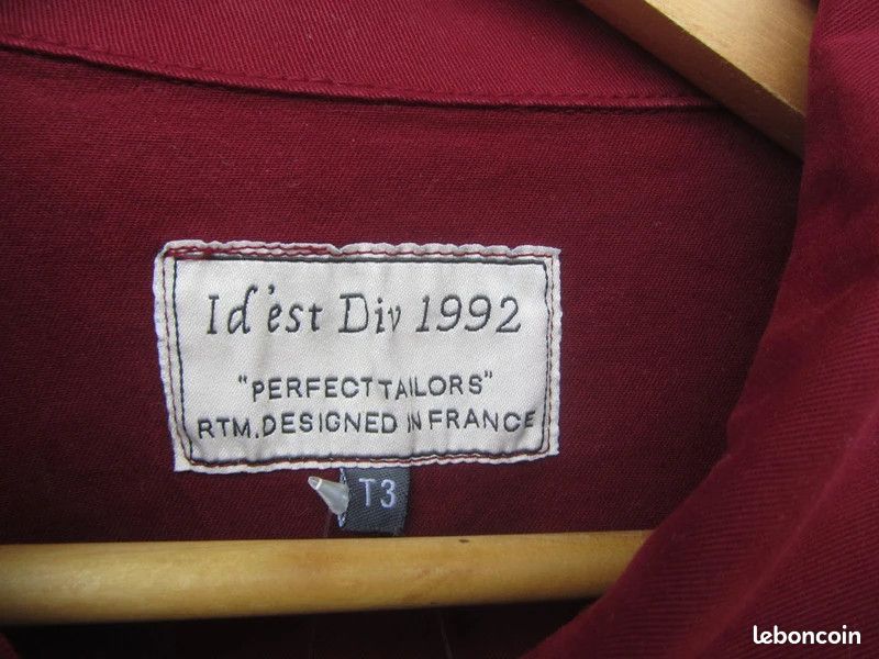 Veste en jean rouge bordeaux taille neuf sans étiquette Vêtements