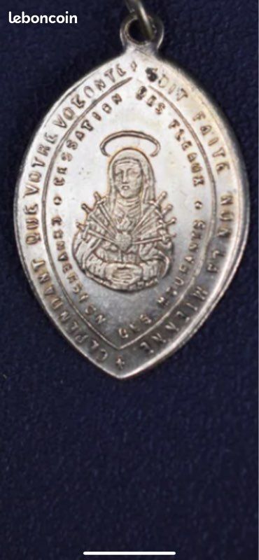 Pendentif religeneuse en bronze 1862 (image 1)