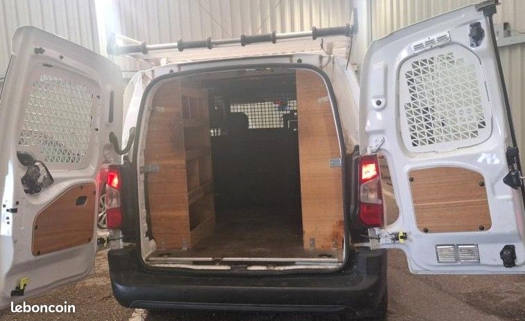 BERLINGO XL 100 CH cabine approfondie 5 places 55.958 km D'ORIGINE 15.825 ht (18.990 ttc) (image 5)