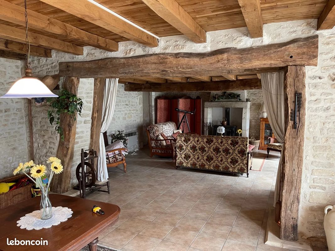 Maison 8 pièces 225 m² - Verdille 16140 (image principale 2)