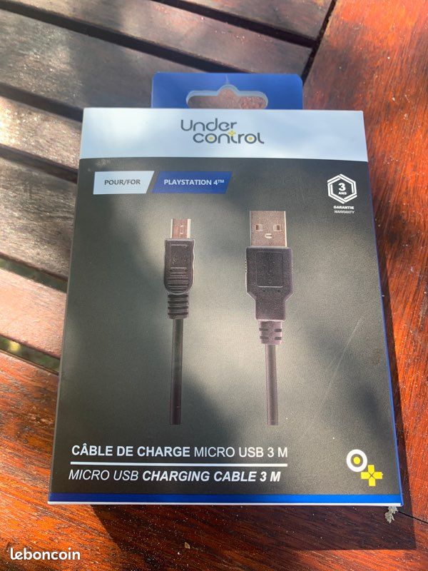 Câble de charge PlayStation 4 (image 1)