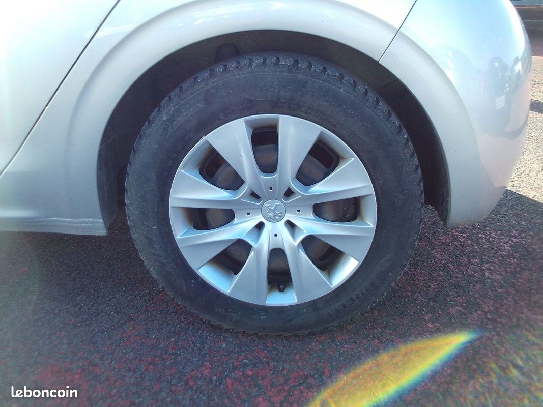 Peugeot 208 AFFAIRE 1.6 BLUEHDI 100CH PREMIUM 5 PORTES (image 9)