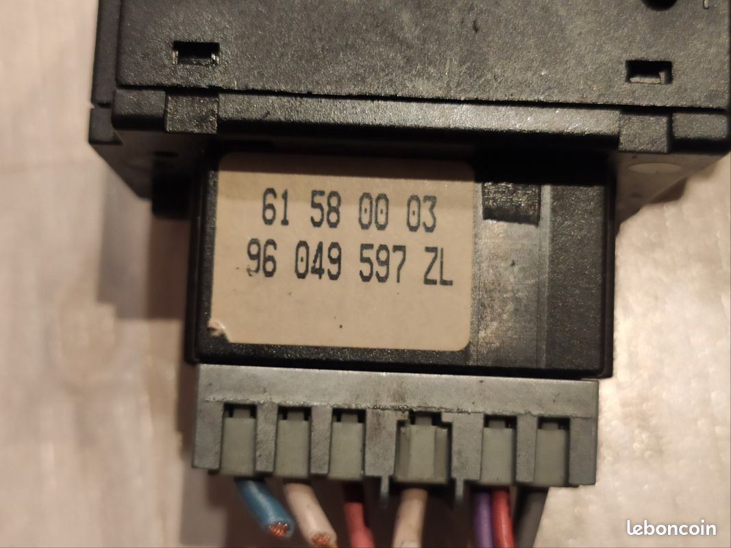 Peugeot 106 306 berlingo citroen partner commodo phare clignotant 96049597zl (image 3)