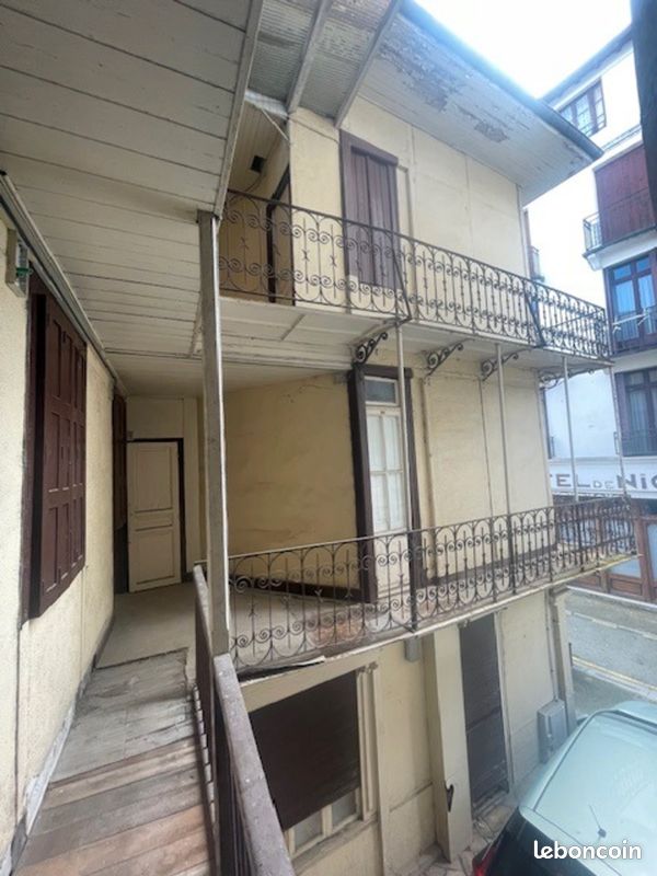 Immeuble 260 m² · à Lourdes · 260 m² · 65 000 €
