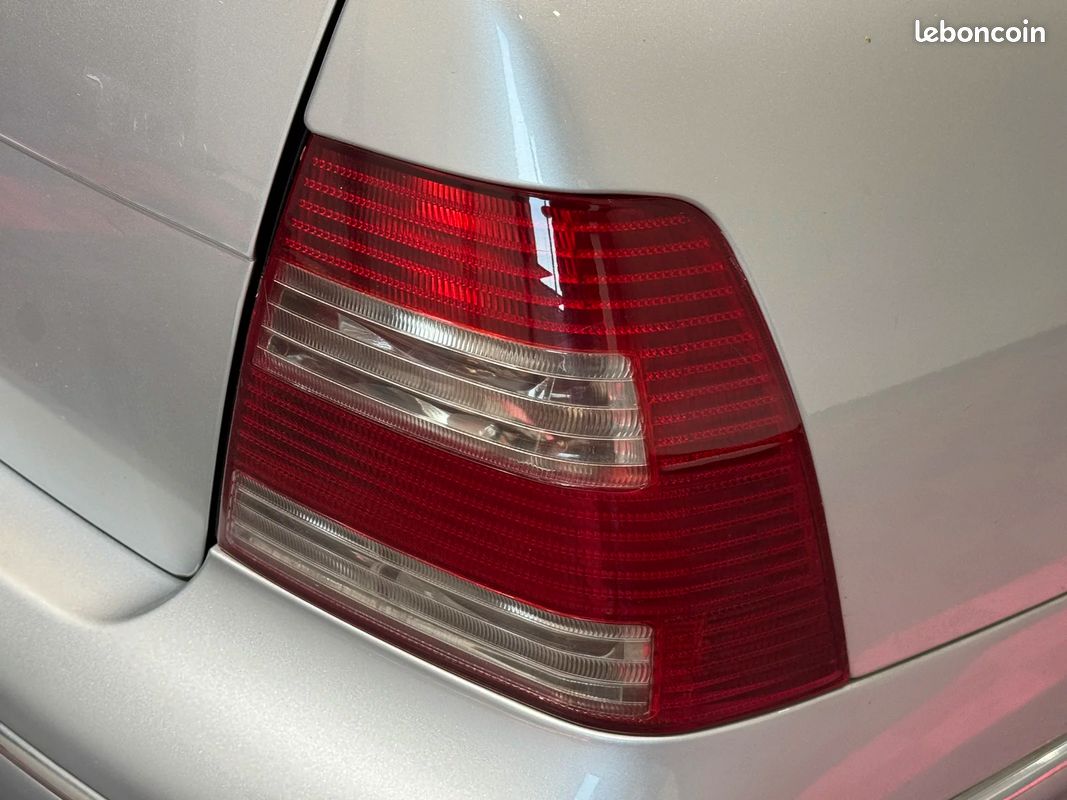 Volkswagen Bora 1.9 TDI Trendline BVM6 / Carplay / Suivi OK (image 28)