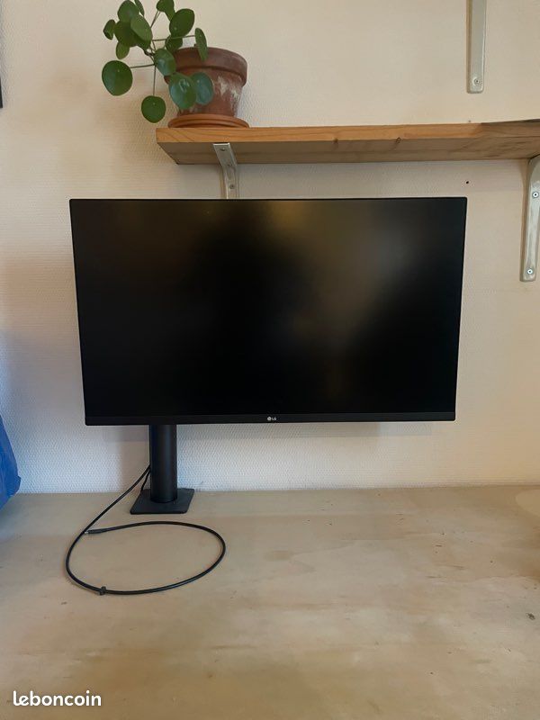 Écran LG 4K 32UN880-B (image 1)