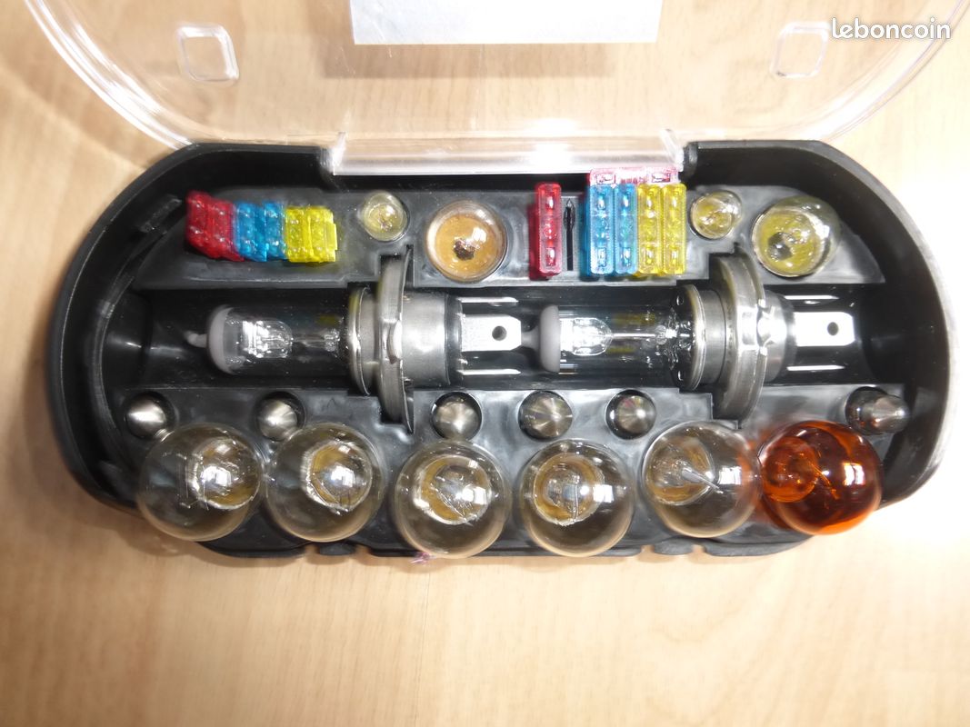 Boite des ampoules pour la voiture ancienne H4 (image 2)