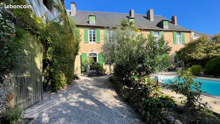 Maison 12 pièces 445 m²
