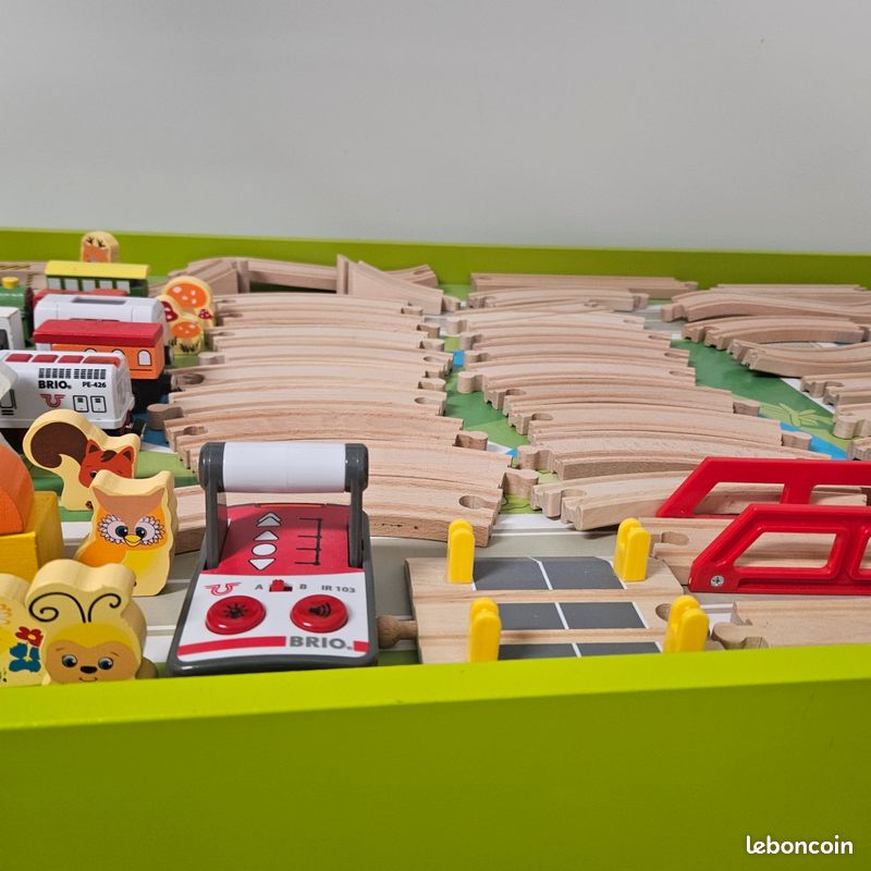Table en bois et son train (image 7)