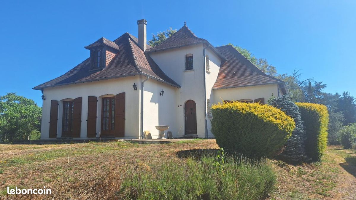 Maison 6 pièces 177 m² · à Piégut-Pluviers · 177 m² · 243 000 €