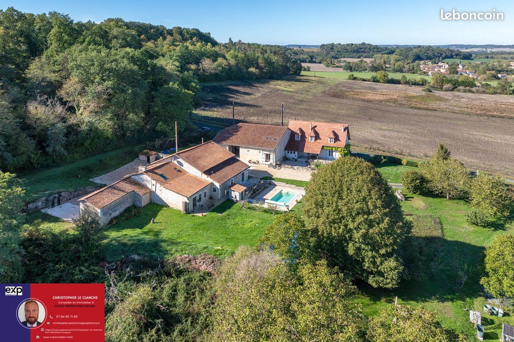 Maison 15 pièces 433 m² · à Villebois-Lavalette · 433 m² · 645 000 €
