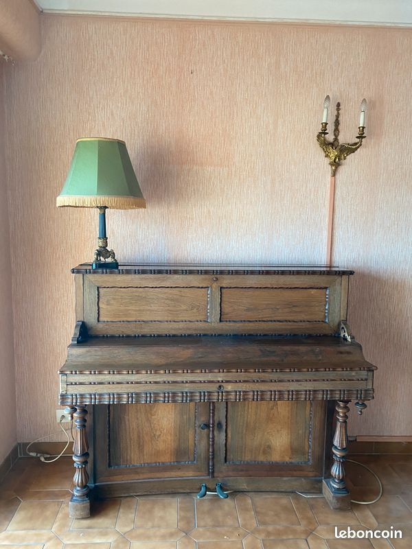 Piano droit Mussard frères, à restaurer (image 1)