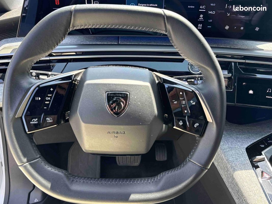 Peugeot 5008 Hybrid 145ch Allure e-DCS6 (image 13)