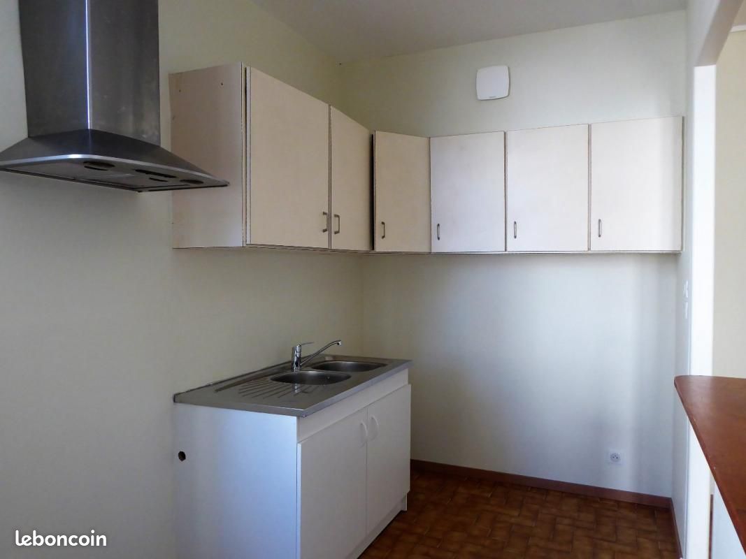 Appartement 3 pièces 70 m² - Hiersac 16290 (image principale 4)