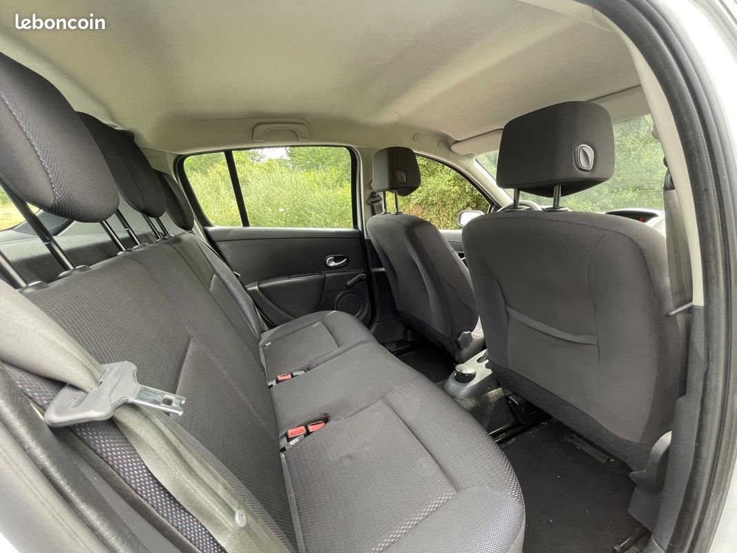 RENAULT CLIO III BERLINE 1.5 dCi 85 CV | PREMIERE MAIN - SORT DE REVISION - KIT DISTRIB FAIT (image 21)