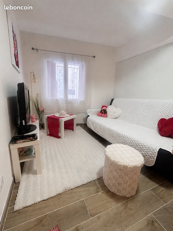 Appartement 1 pièce 26 m² · à Cuers · 26 m² · 410 €