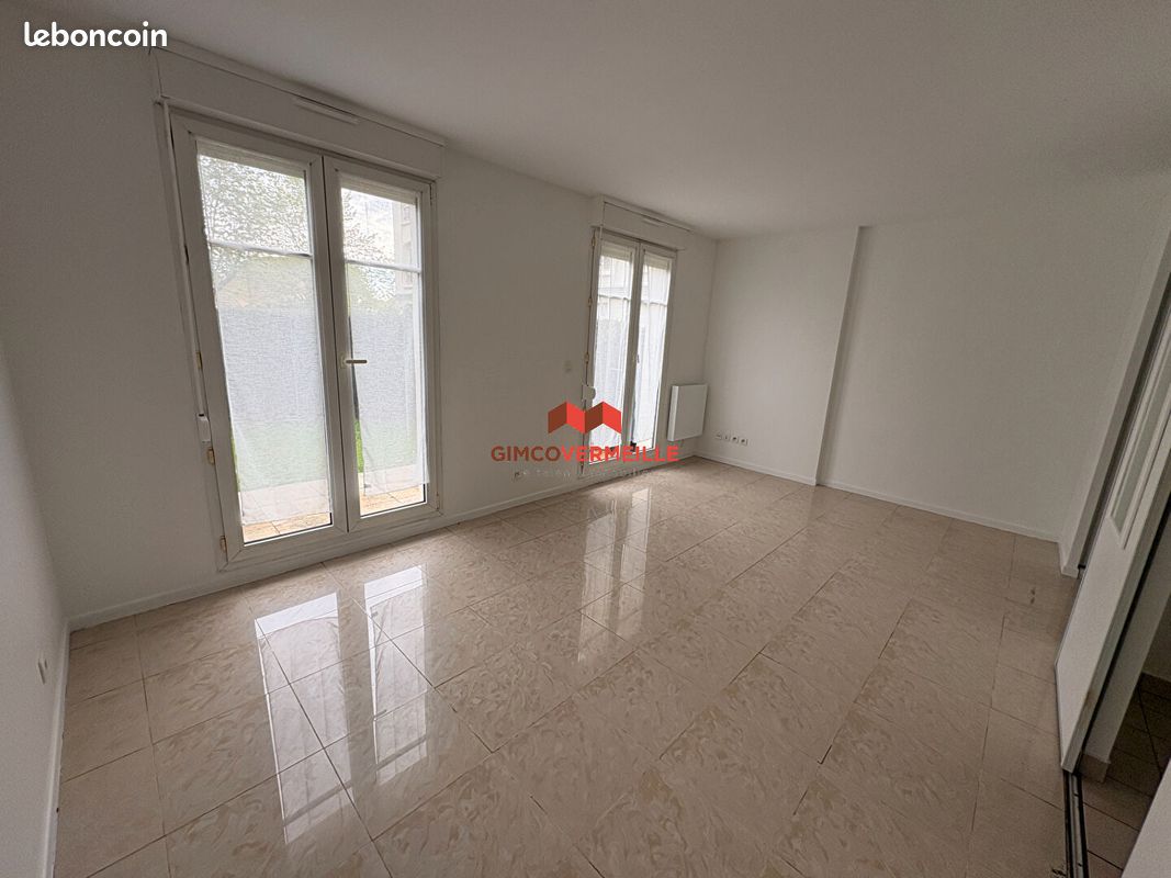 Appartement 1 pièce 25 m² · à Voisins-le-Bretonneux · 25 m² · 160 000 €