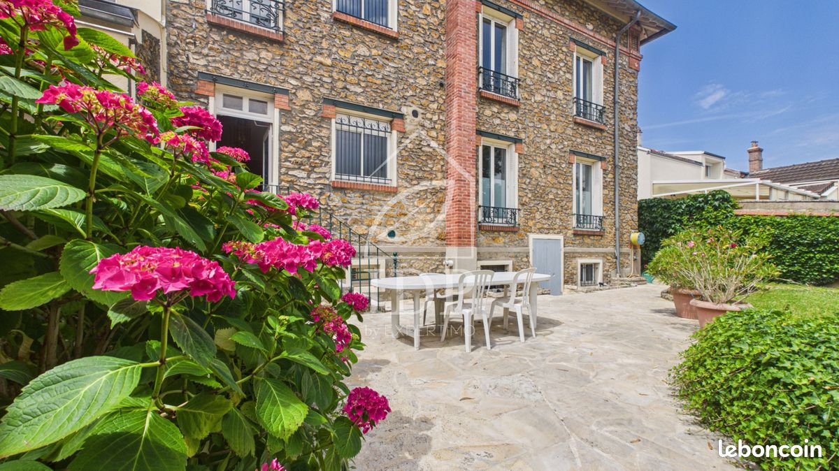 Maison 13 pièces 298 m² · à Corbeil-Essonnes · 298 m² · 530 000 €