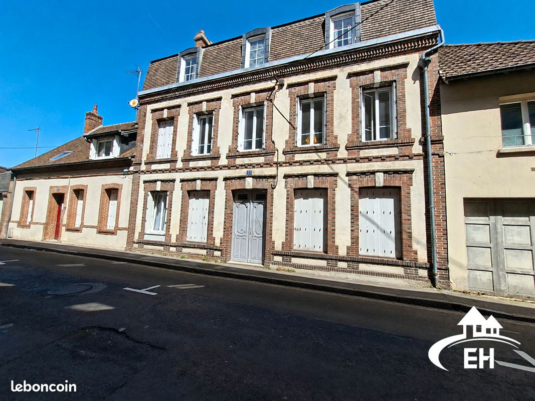 Immeuble 9 pièces 183 m² · à L'Aigle · 183 m² · 196 000 €