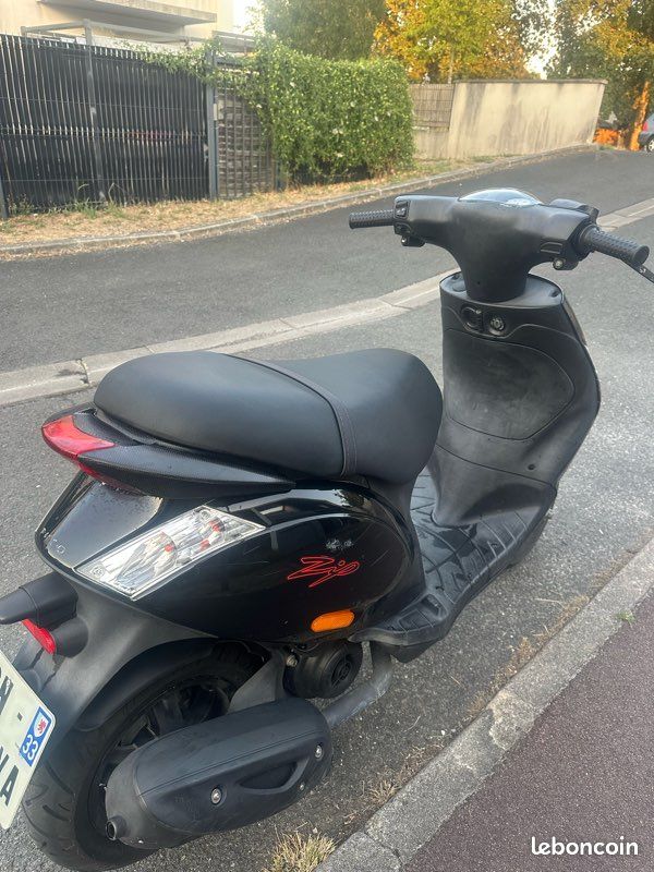 Scooter Piaggio Zip 4t 2023 (image 3)