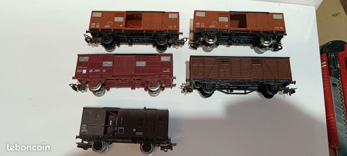 Wagons Bétaillère, wagons fin de convoi train Jouef HO (image 1)
