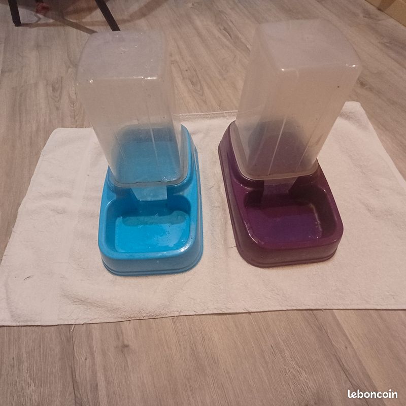 2 Distributeurs de croquettes (image 1)