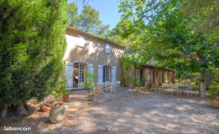 Propriété 10 pièces 399 m²