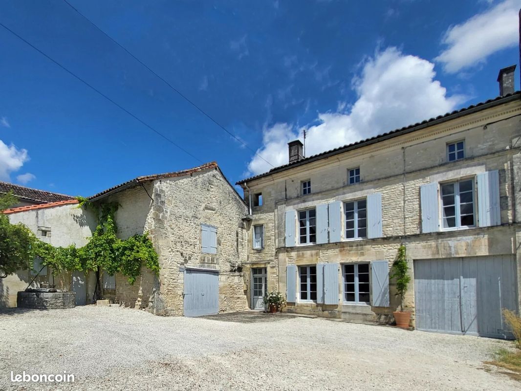 Maison 10 pièces 249 m² · à Neuvicq-le-Château · 249 m² · 423 990 €