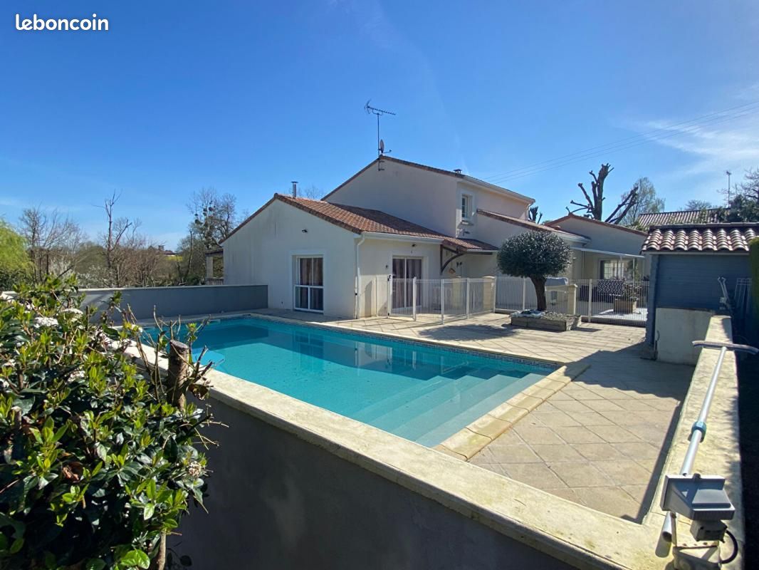 Maison 10 pièces 236 m² - La Crèche 79260 (image 3)