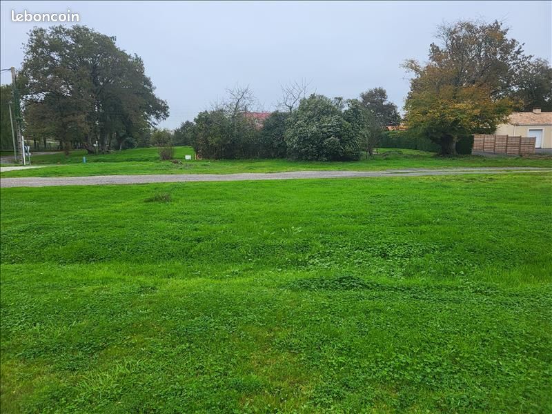 Terrain 457 m² · à Bellevigny · 66 900 €