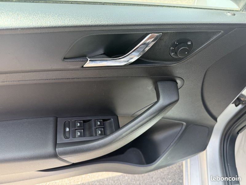 Skoda RAPID 1.6 TDI 105CH CR FAP GREENTEC TOUR DE FRANCE (image 17)