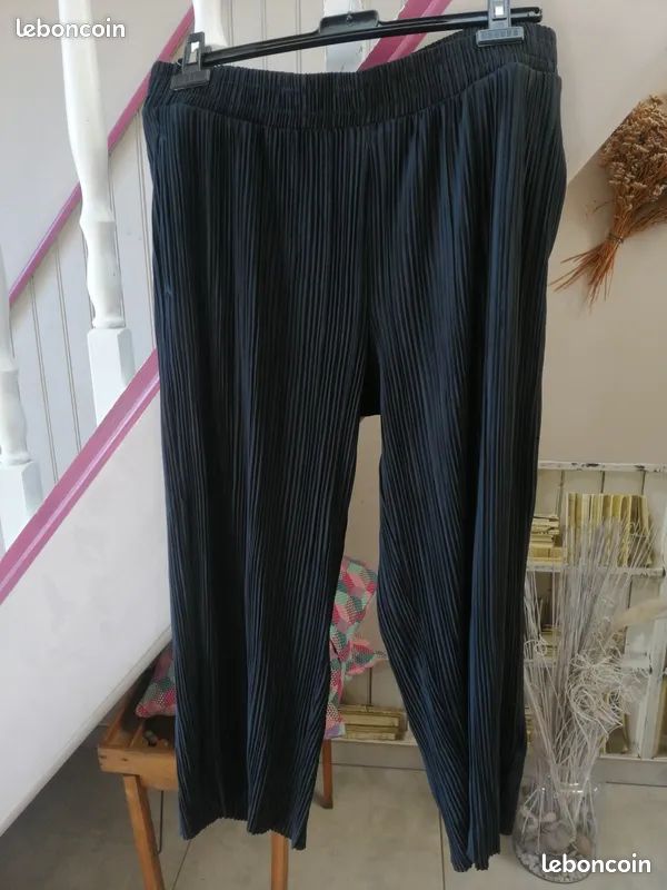 Pantalon court large femme (image 1)