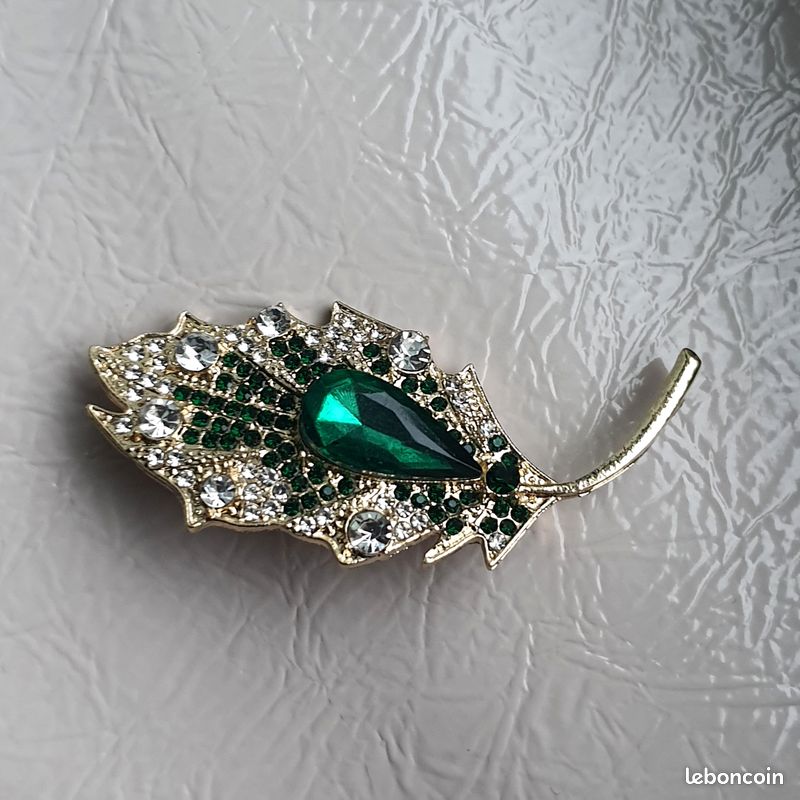 Broche Feuille Cristal Vert - Alliage Doré 2 Microns - Occasion Bon état
