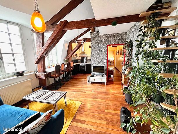 Benfeld Centre Superbe 3P 74 m2 sol (64m2 Carrez) avec cachet poutres apparentes 3ème et dernier étage - Copropriété de caractère rénovée - Très faibles charges