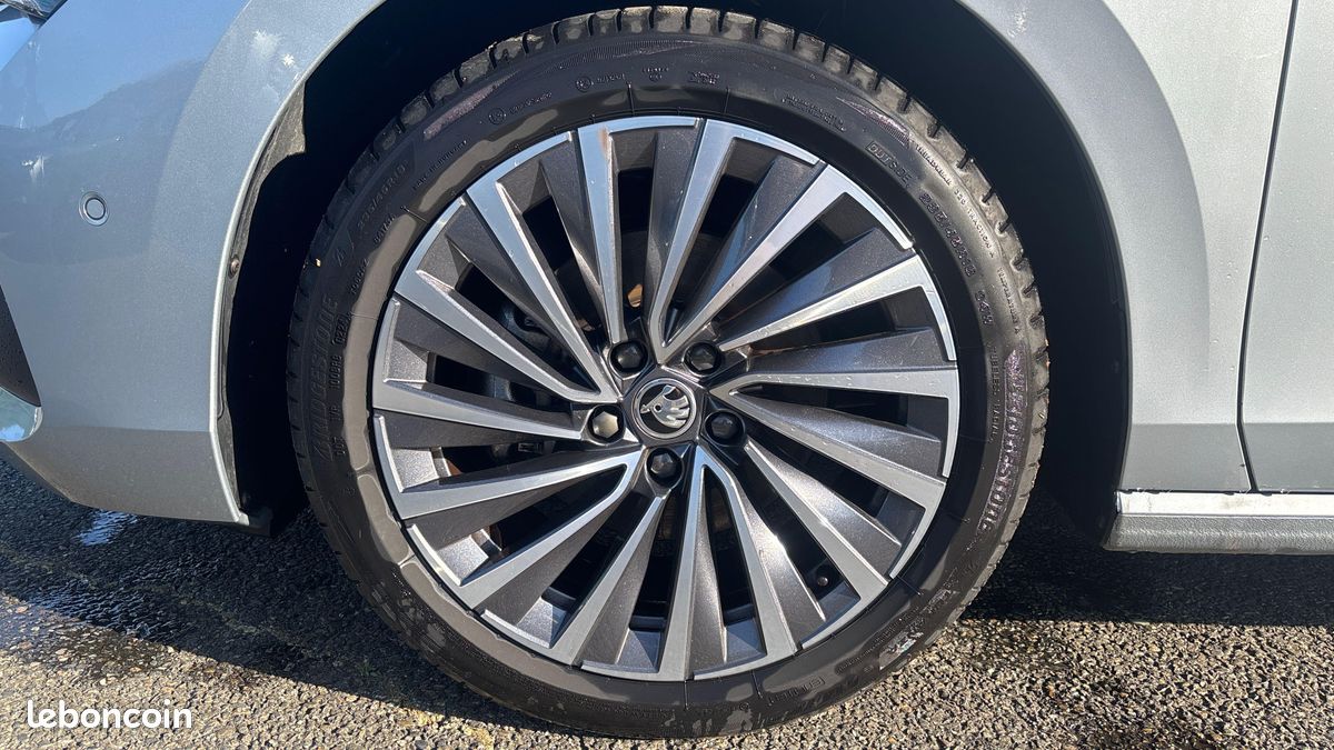 Skoda Superb Combi 1.5 TSI ACT 150ch mHEV Laurin & Klement DSG7 (image 9)