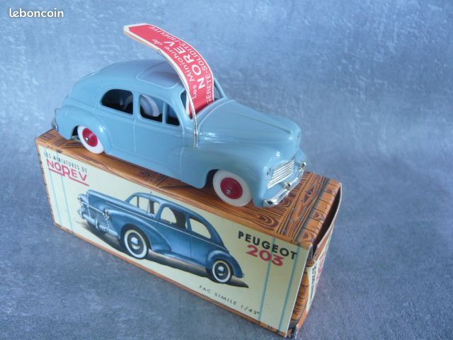 PEUGEOT 203 BLEU NOREV PLASTIQUE 1/43 SANS BOITE (N2) - Boutique Loisir et Collection