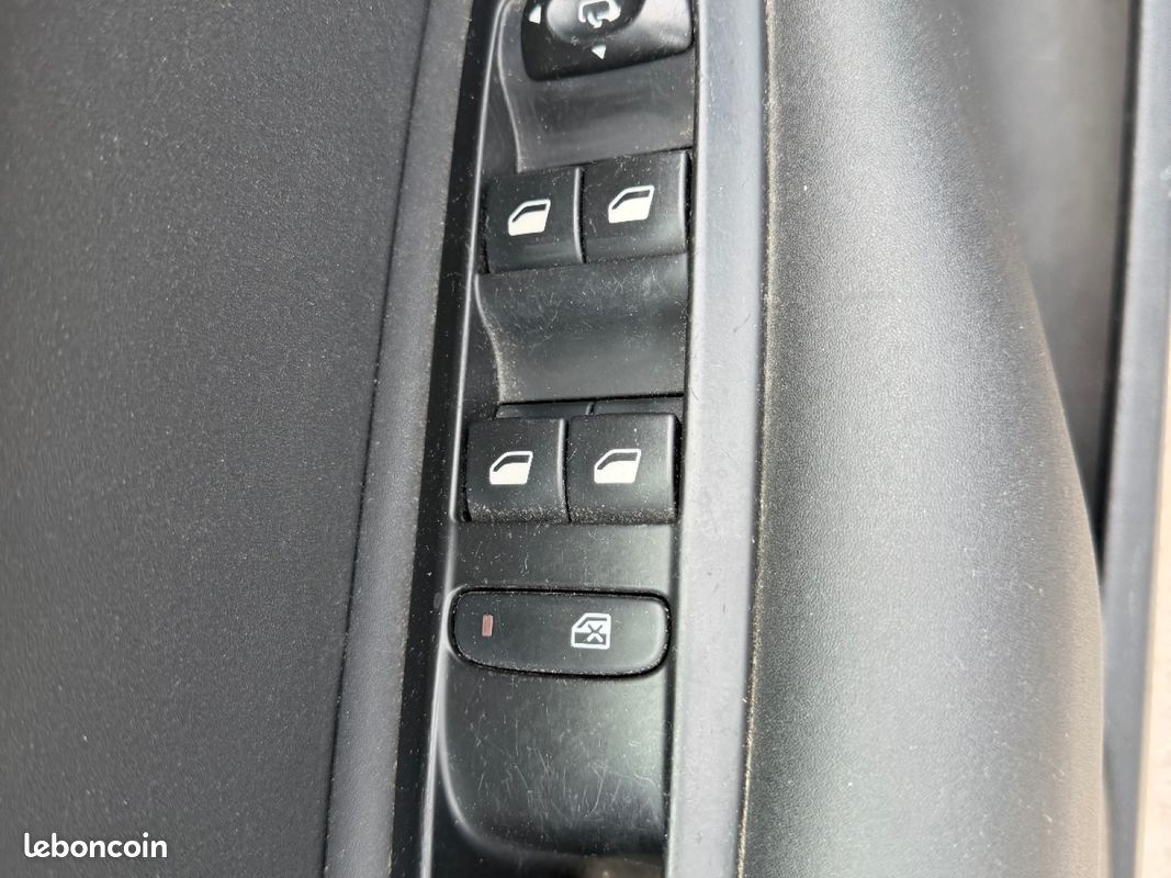 CITROEN C4 C4 HDi 90 Confort (image 20)