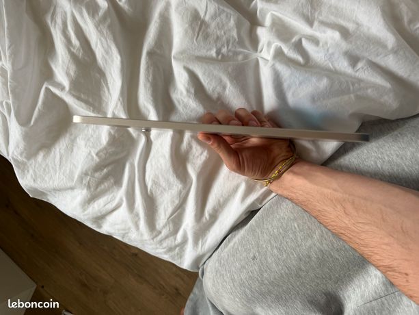 IPad Air 5ème génération — 10,9" — 256 Go — Starlight — iOS 26 5