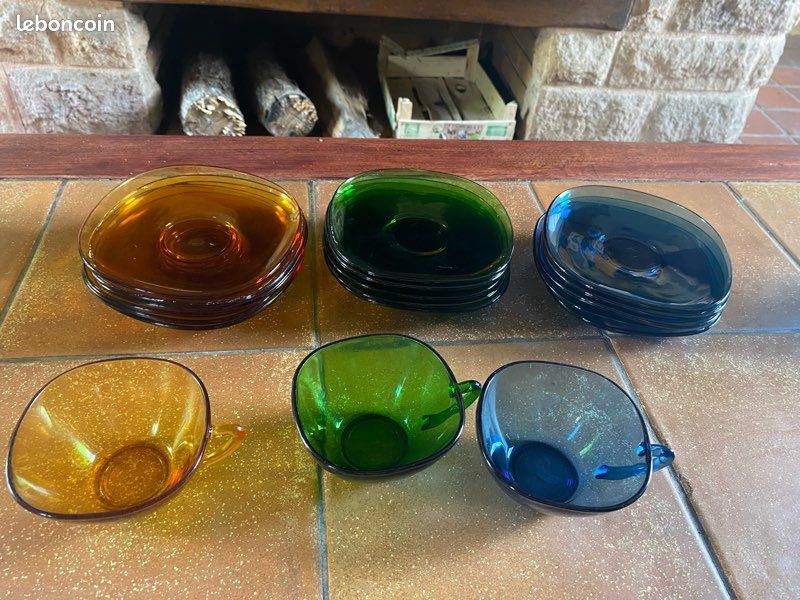 Tasse et soucoupe Vereco verre vert 70's
