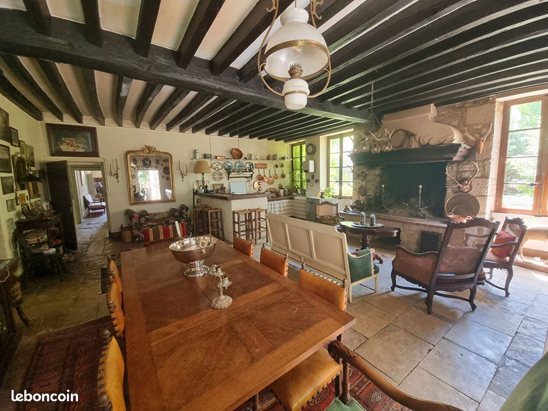 Maison 15 pièces 450 m² · à Pougues-les-Eaux · 450 m² · 320 000 €