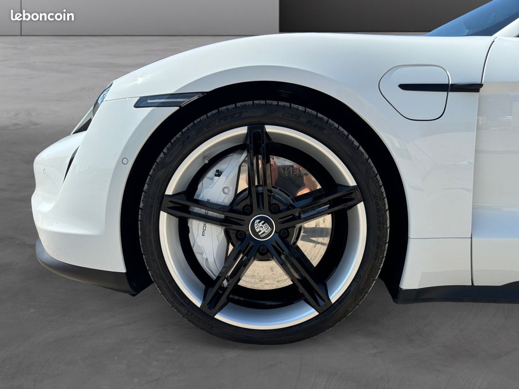 PORSCHE TAYCAN 4S 530 ch GARANTIE PORSCHE APPROVED - ECRAN PASSAGER - BOSE - TOIT PANO - CAM 360 - (image 19)