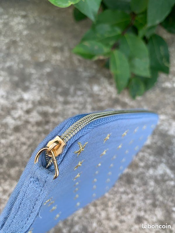 Petite pochette La P’tite Cachottière motif étoiles dorées (image 3)