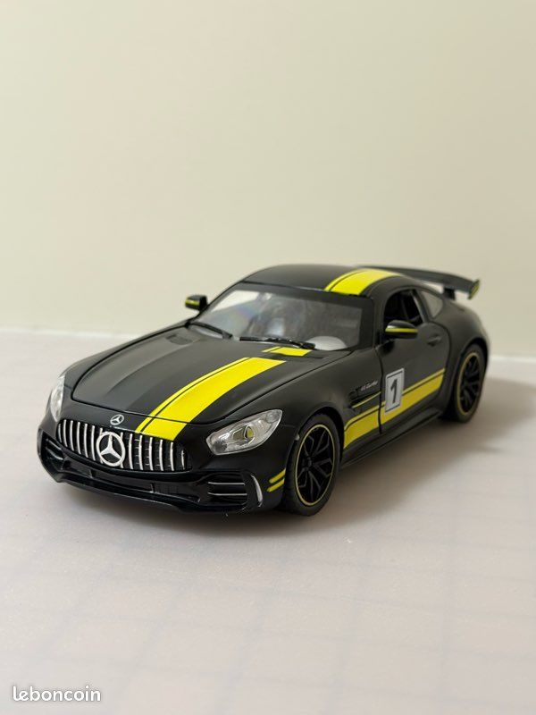 Voiture miniature de collection 1/24 Mercedes Benz AMG GTR Jeux