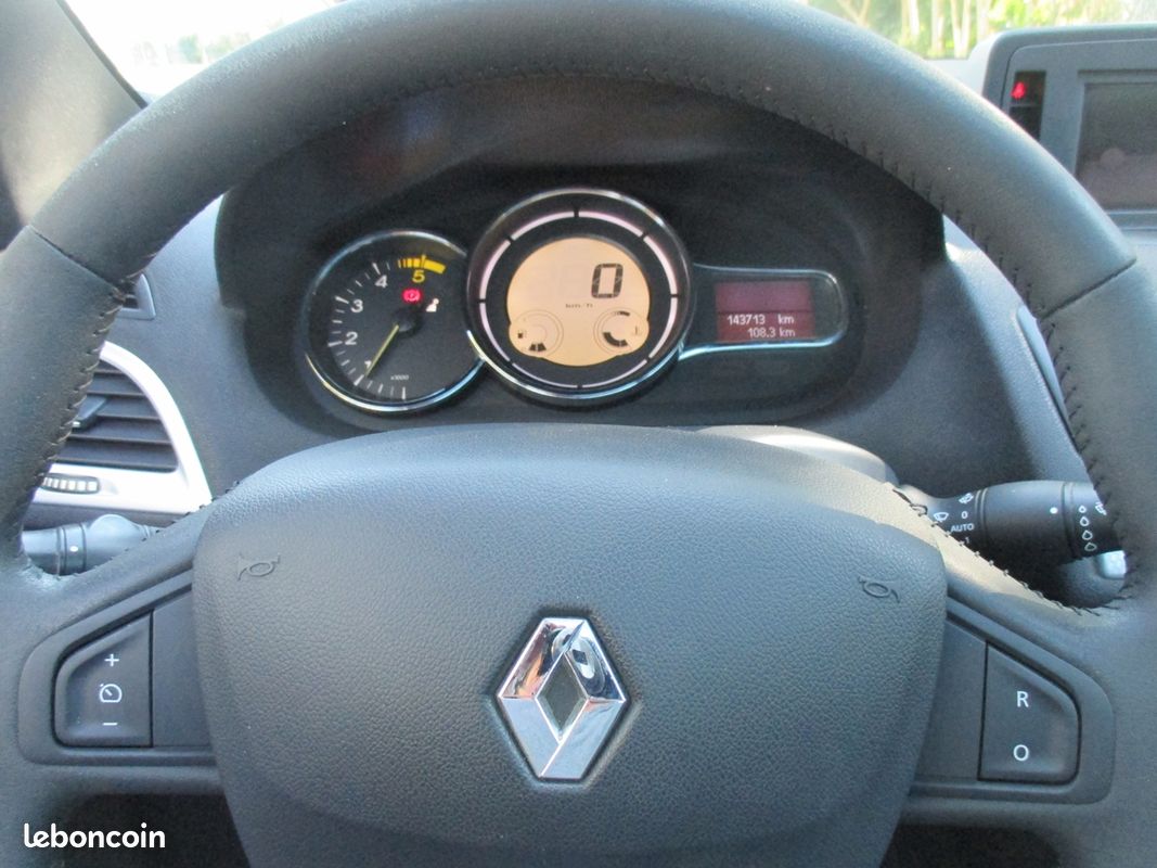 Renault MEGANE III CC 1.5 DCI 110CH FAP DYNAMIQUE ECO² (image 18)