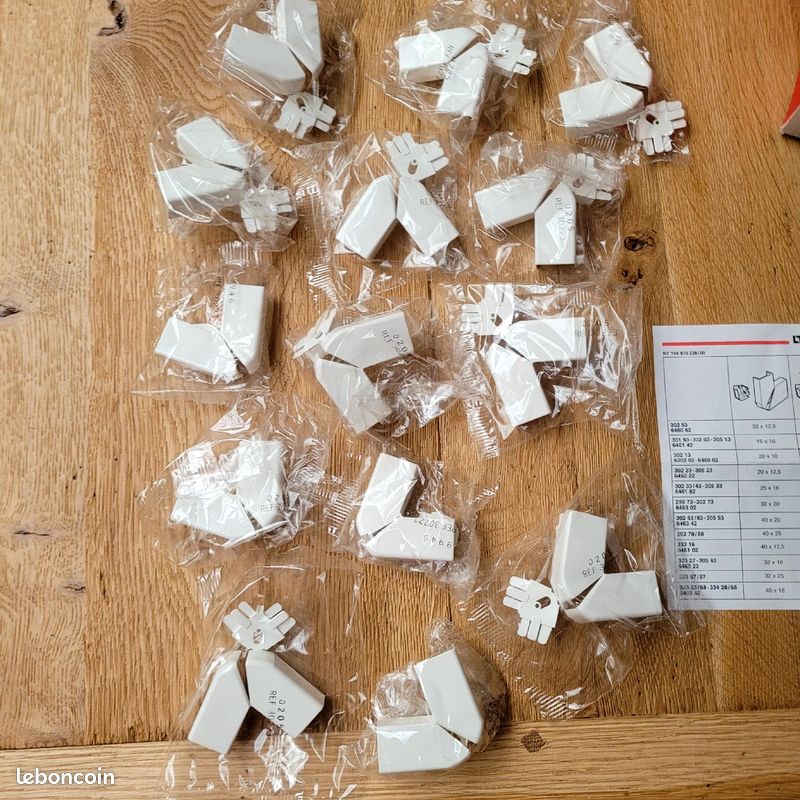Angle plat variable pour moulure Legrand ref 302 23 (image 3)